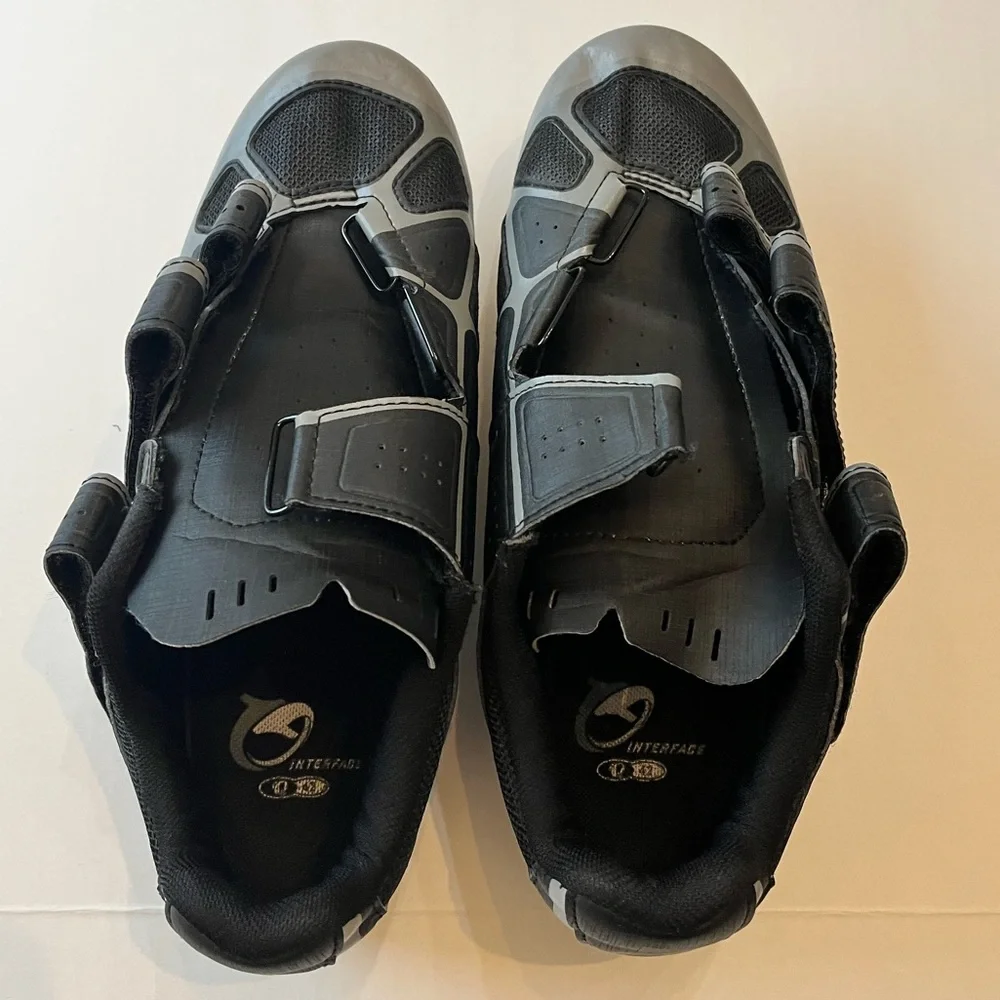 Pearl Izumi Women’s Select Rd IV Black Gray Low Profile Cleats Cycling shoes 42
